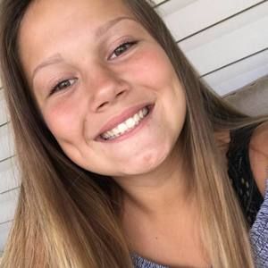 Meet your Posher, Carolina